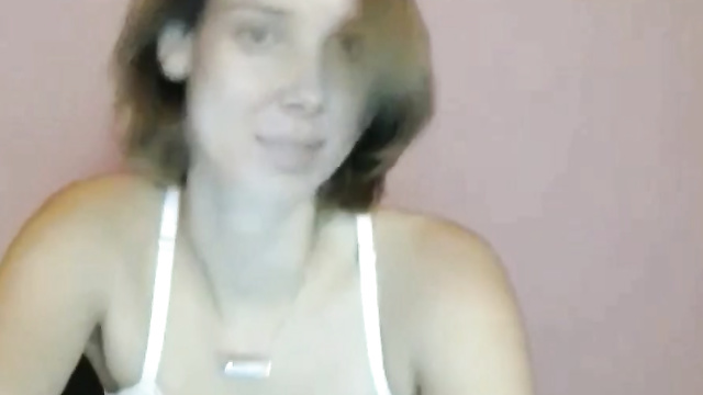 AI Millie Bobby Brown without makeup showed boobs to fans