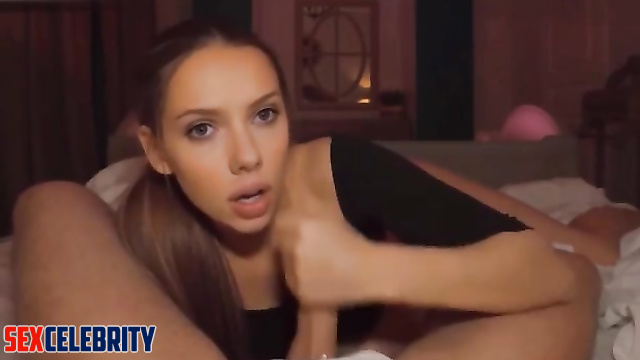 SCARLETT JOHANSON BLOWJOB