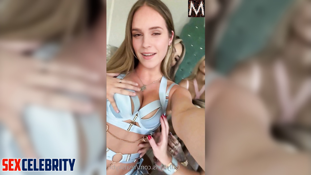 Emma Watson and her girlfriends showed us her fake boobs [PREMIUM]