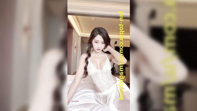 Babe in sexy lingerie posing for camera - Guan Xiaotong (关晓彤 换脸) ai