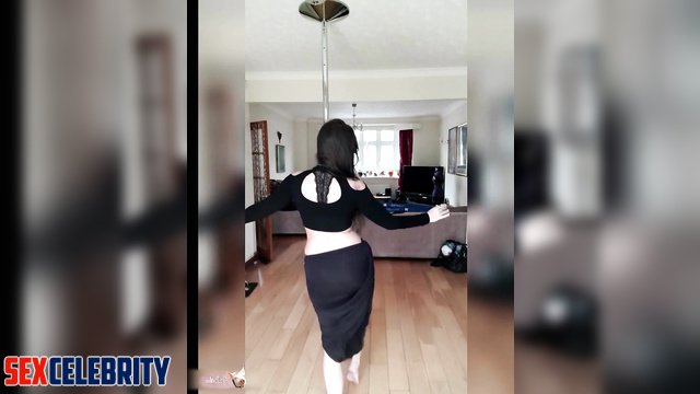 Face swap // Meghan Markle showing sexy body while dancing [PREMIUM]