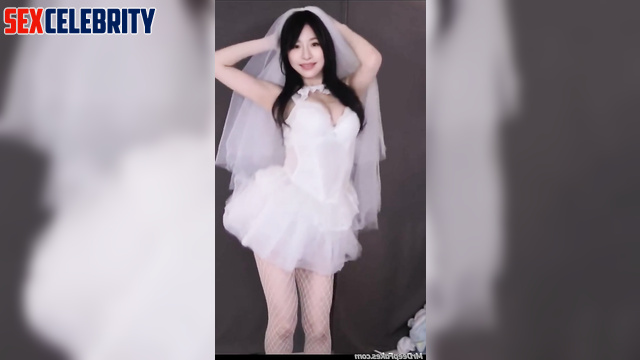 Sexy babe dancing in wedding dress - fake Cyndi Wang (王心凌 智能換臉)