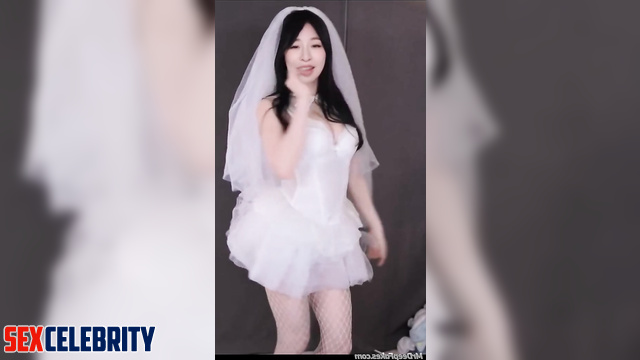 Sexy babe dancing in wedding dress - fake Cyndi Wang (王心凌 智能換臉)