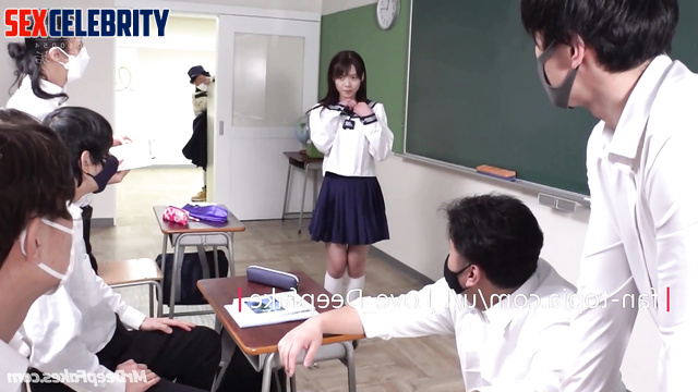 Zhao Jinmai (趙今麥 假色情片) schoolgirl demonstrates her naked body - ai