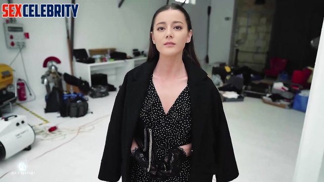 Chinese celeb 迪丽热巴 Dilraba Dilmurat came to casting to show pussy 中国人