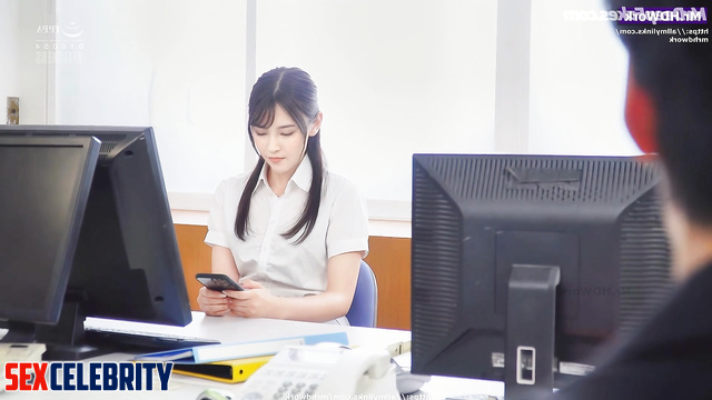 In office 낸시 Nancy finds her boss attractive adult 모모랜드 MOMOLAND 성인