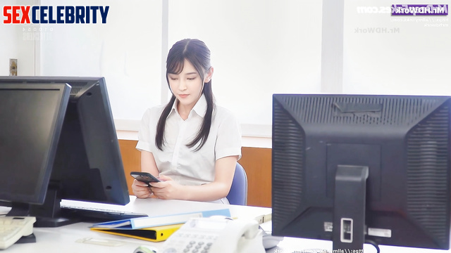 In office 낸시 Nancy finds her boss attractive adult 모모랜드 MOMOLAND 성인