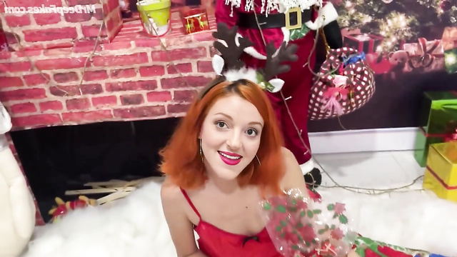 Merry Christmas - Jayma Mays wants a cock for holidays /fakes