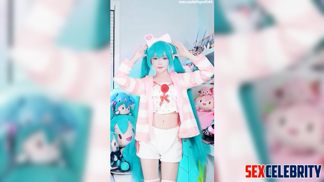 Cosplay girl Tsuruko loves to dance // A.I. deepfake