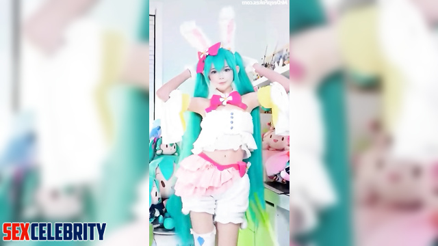 Cosplay girl Tsuruko loves to dance // A.I. deepfake