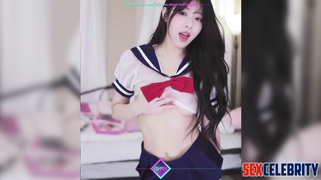 Webcam hot dance with pretty schoolgirl Yuna (신유나 있지) solo real fake