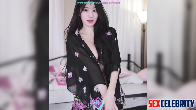 Topless dance in a live-stream (Dahyun solo fakeapp) // 다현 트와이스