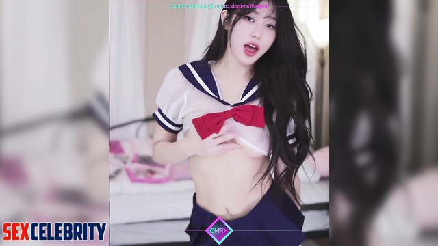 Sexy idol 장원영 Wonyoung likes to get sexual attention 섹시한 아이돌 IVE 아이브