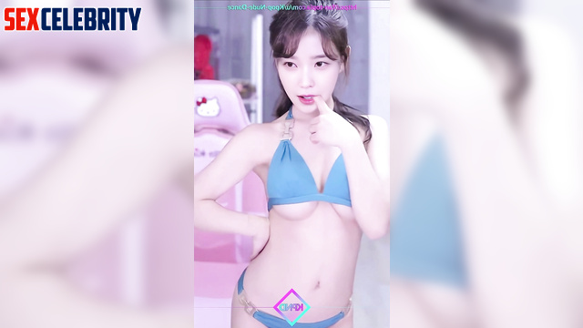 Cute slut craves your dick -  IU (이지은 가짜 포르노) smart face change