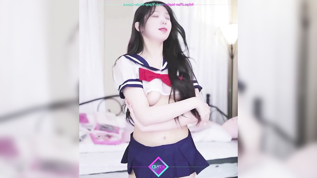 Sexy korean schoolgirl Winter Aespa dancing for money (윈터 인터넷 연예인)