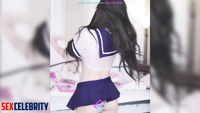 Sexy korean schoolgirl Winter Aespa dancing for money (윈터 인터넷 연예인)