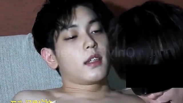 Soobin (수빈) in a gay porn action // TXT 투모로우바이투게더 어른들의 비디오