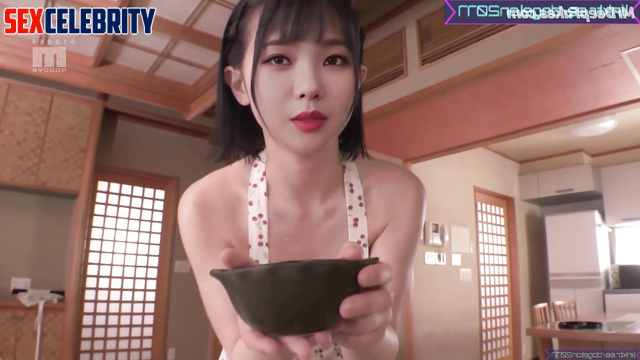 Karina served her husband a dessert in the form of herself (카리나 얼굴 교환)