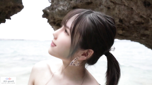 Tifa Lockhart (ティファ・ロックハート 偽の有名人のポルノ) showing body near a sea, fakeapp