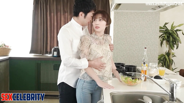 Husband wants to fuck her at the kitchen / Suzu Hirose (広瀬すず フェイクポルノ) ai
