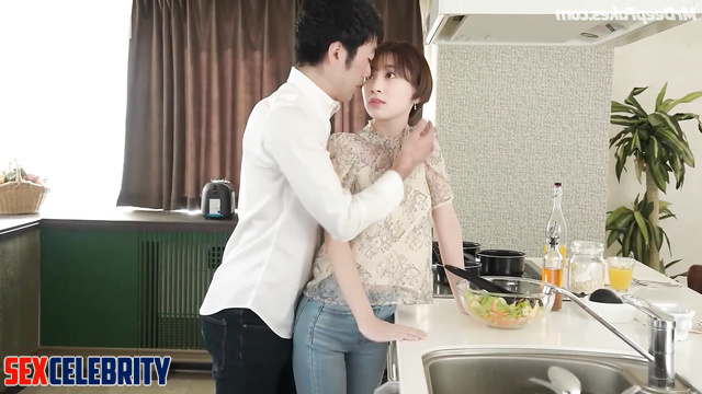 Husband wants to fuck her at the kitchen / Suzu Hirose (広瀬すず フェイクポルノ) ai