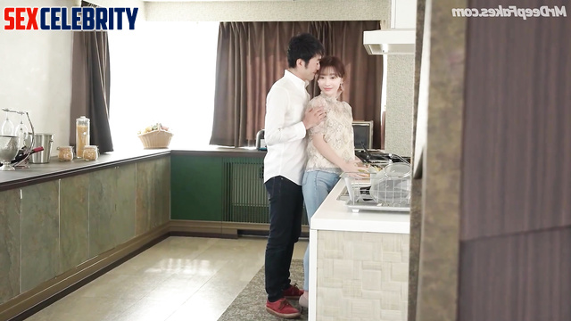 Husband wants to fuck her at the kitchen / Suzu Hirose (広瀬すず フェイクポルノ) ai