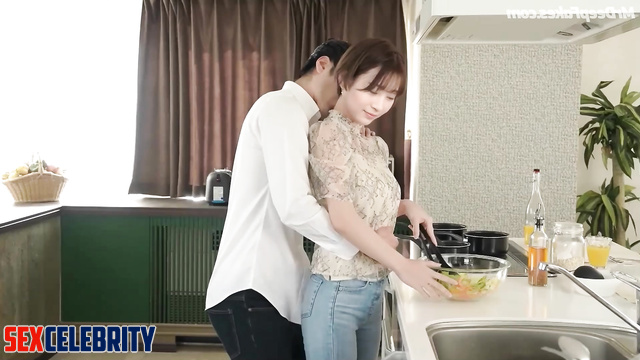 Husband wants to fuck her at the kitchen / Suzu Hirose (広瀬すず フェイクポルノ) ai