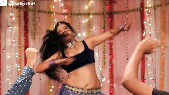 Anushka Shetty performs Indian dance in sexy costume [Deepfake]