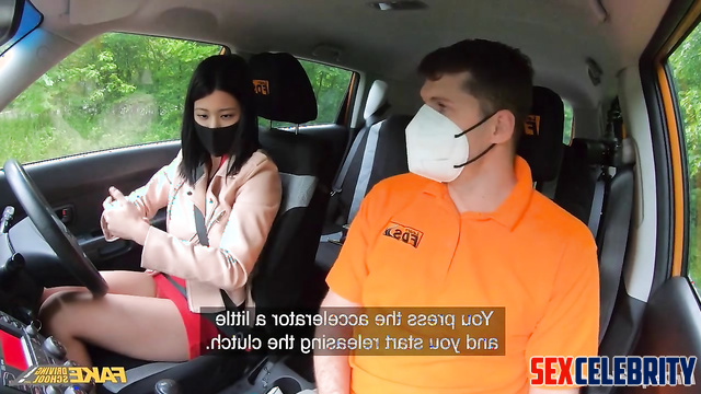 Brunette made blowjob to a driving instructor, look / Yuna A.I. 신유나 있지