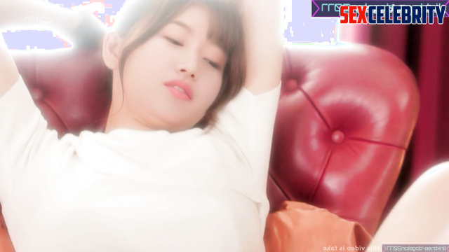 Watch best friends having fun right now, Sana (사나 트와이스) smart face change