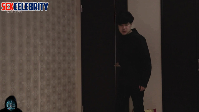 This is what she did while her boyfriend was sleeping, fake Yoona 윤아 소녀시대