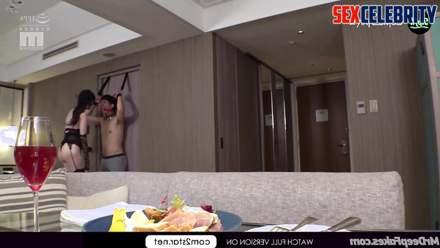 Lady playing with his nipples with clothespins, Yuqi (G)I-DLE ai 송우기 누드