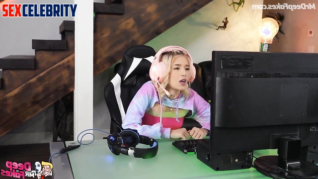Fan asked to lick her pussy during a stream, Pokimane smart face change