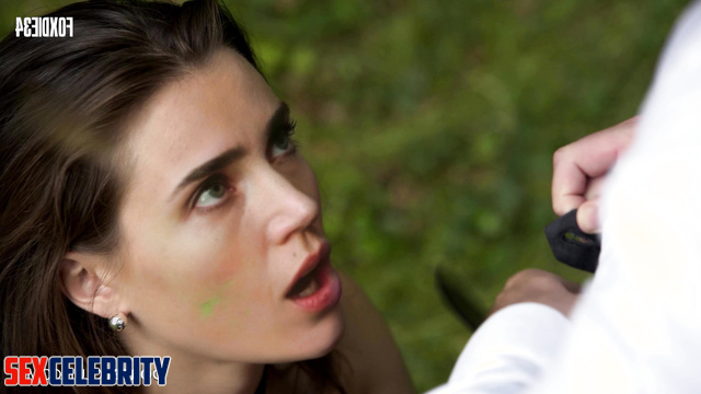 She leaned against the hood and closed her eyes, Jennifer Connelly A.I.
