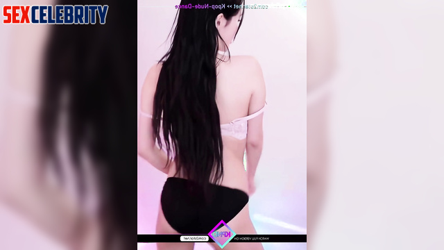 Playful brunette dancing funny for you - fakeapp Yuna 신유나 있지