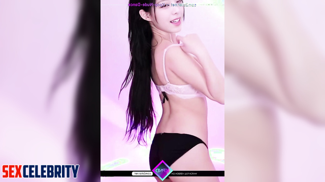 Playful brunette dancing funny for you - fakeapp Yuna 신유나 있지