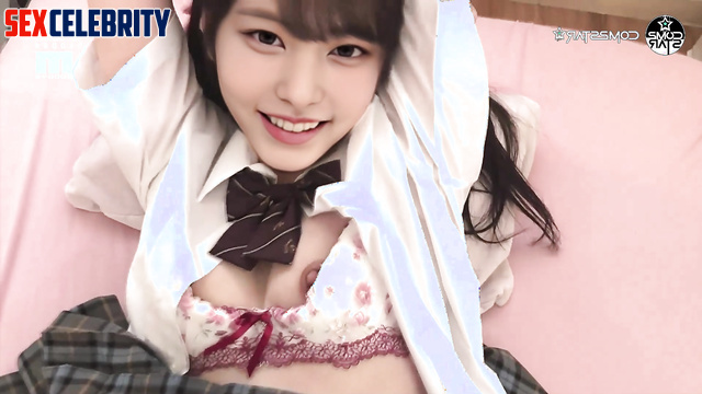 Brunette was happy with sex with a condom 해린 뉴진스 Haerin smart face change