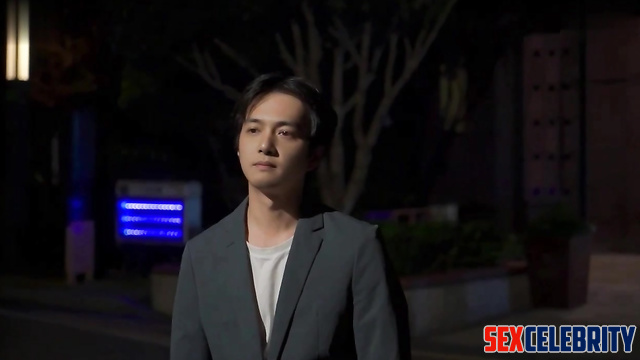 Ai Fan Bingbing (范冰冰 假色情片) closed her eyes and surrendered to the process