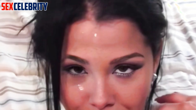 AI Scarlett Cakez gets a facial cum bath