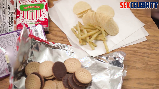 Old fart playing with her pretty boobs / Tian Xi Wei (田曦薇 性爱场面) face swap