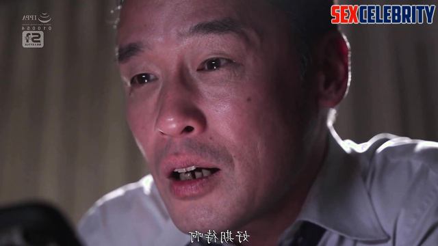 Old fart playing with her pretty boobs / Tian Xi Wei (田曦薇 性爱场面) face swap