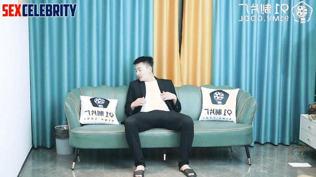 Oops, he accidentally cumed inside her / Li Yitong (李一桐 智能換臉) adult tapes