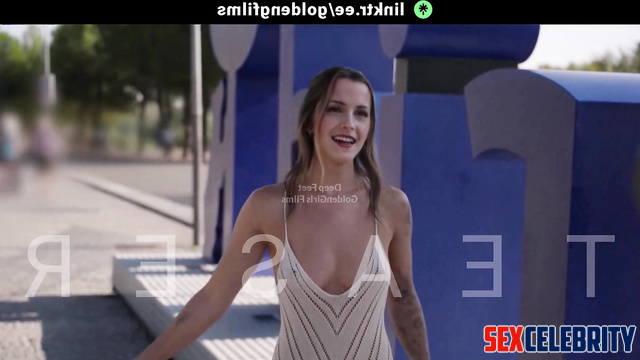 Emma Watson - Walking Completely Naked Through a Crowded City, ai