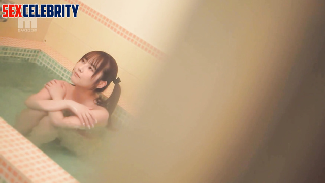 Schoolgirl took off her clothes to make blowjob, fake Gao Yuanyuan 高圆圆 换脸