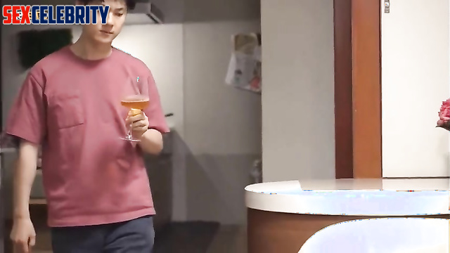 Fake Dilraba Dilmurat sexy body gets soaped up 迪丽热巴 迪力木拉提