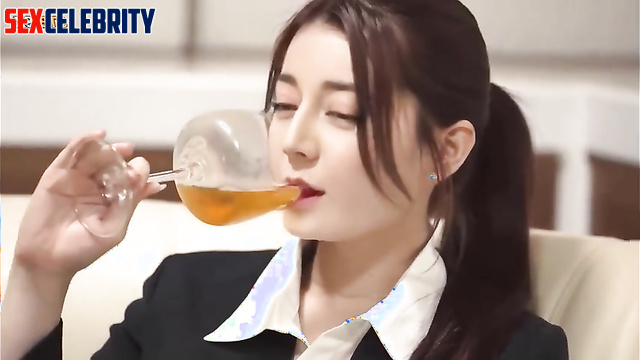 Fake Dilraba Dilmurat sexy body gets soaped up 迪丽热巴 迪力木拉提