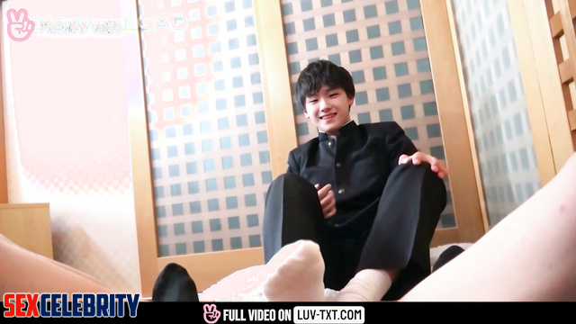 Fake Kpop 보이넥스트도어 Woonhak from BOYNEXTDOOR footjob