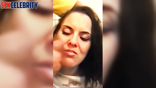 AI Amy Freeze gets a sprinkle facial