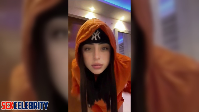 Face Swap Nicki Nicole undresses on camera