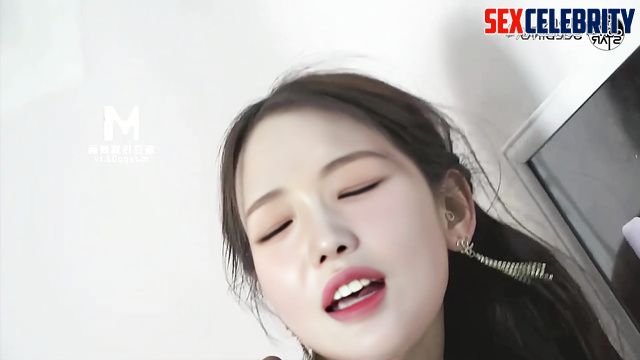 She asked for sex to be protected (지선 프로미스 9) Jisun fake celebrity porn